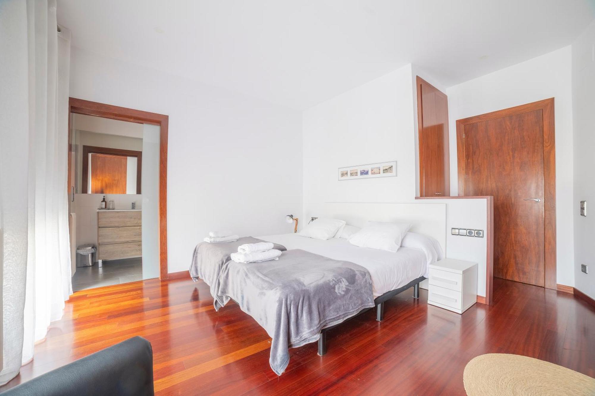 Mazi Apartments Colon Vic Exterior foto