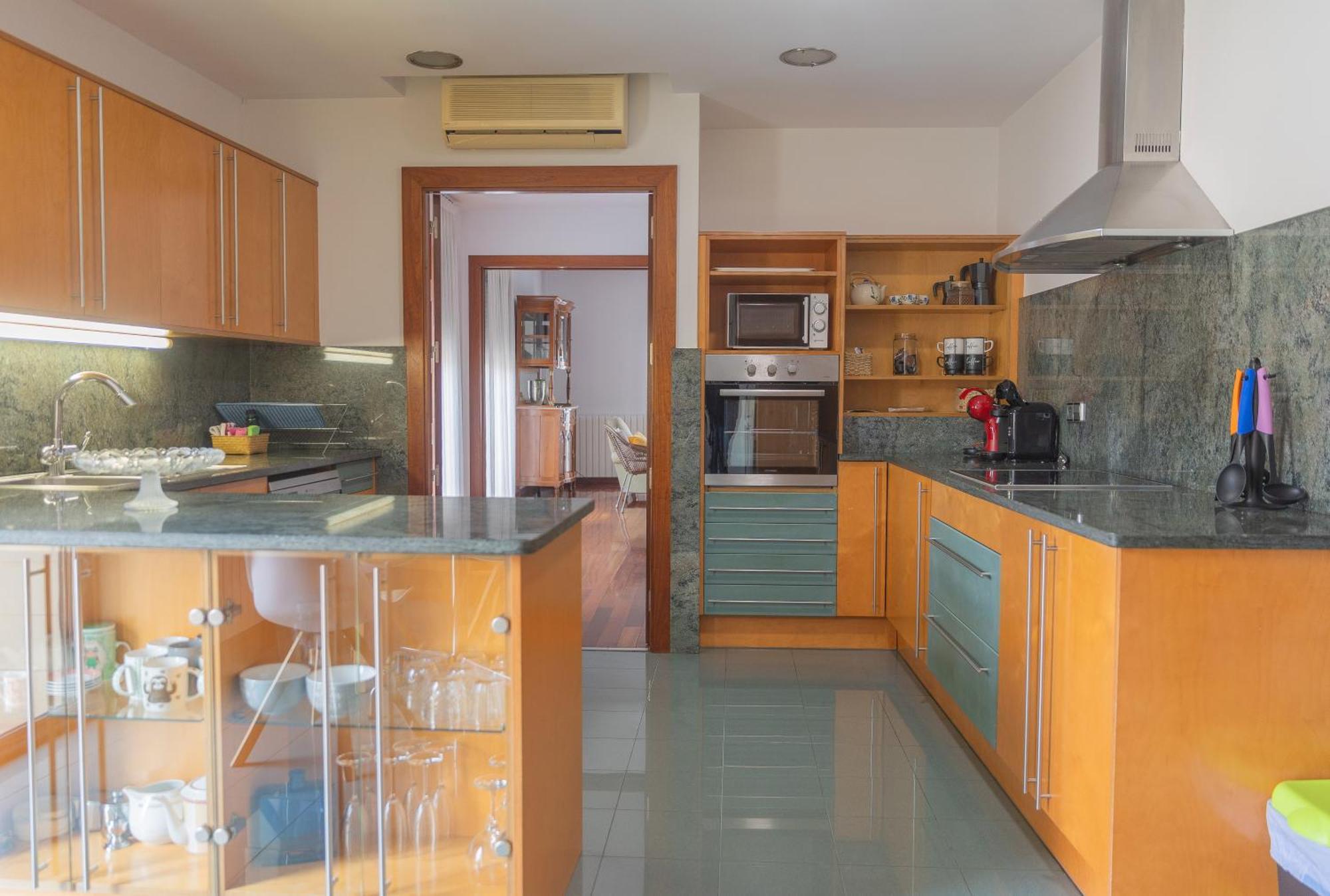Mazi Apartments Colon Vic Exterior foto